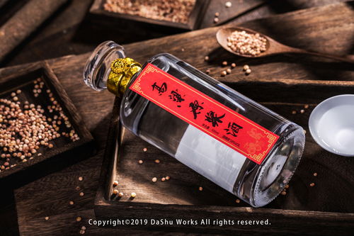 树下时光 高粱酒与光影的诗篇“， ”，”